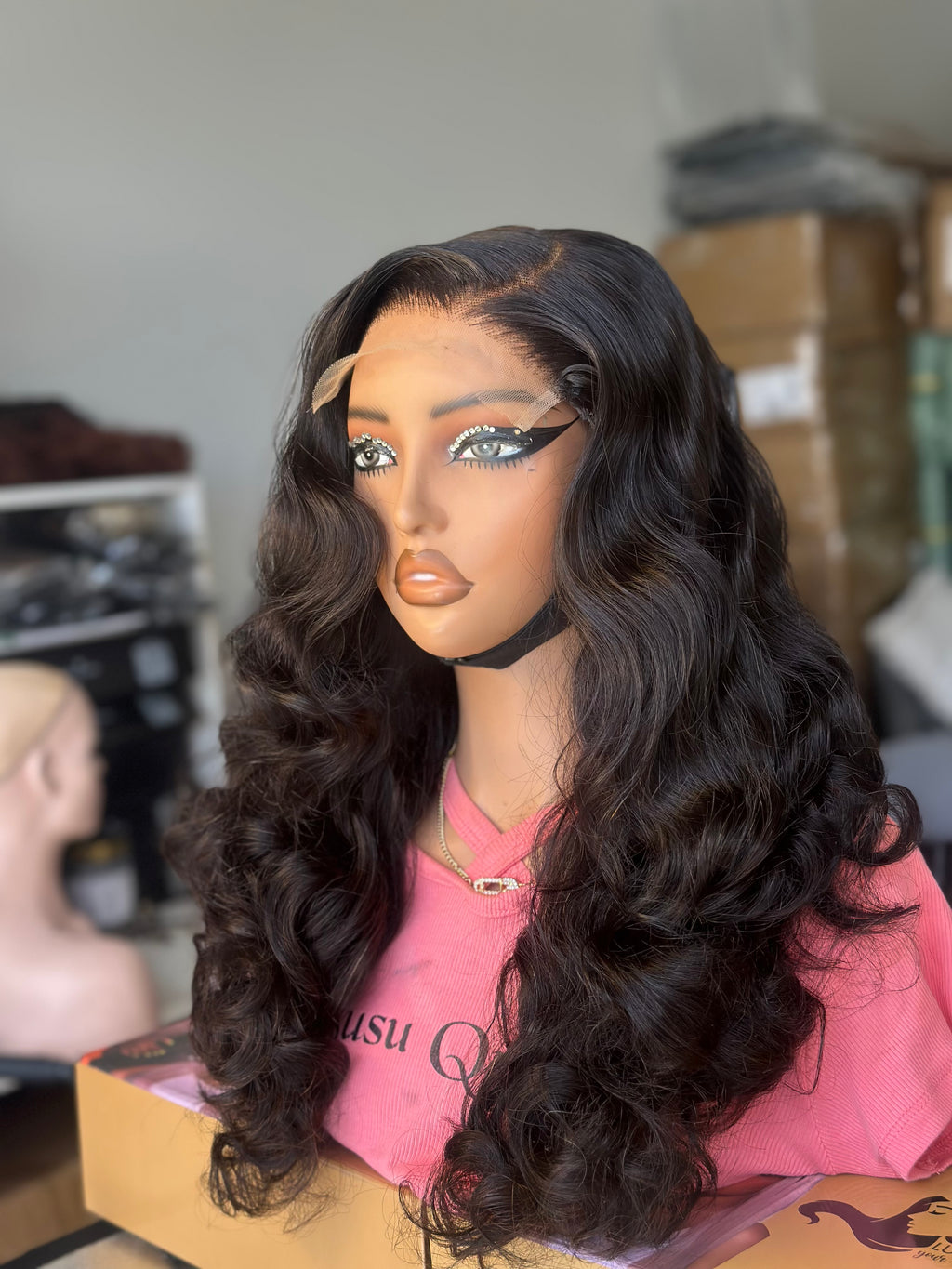 Kim – Bouncy Wig, 24" Natural