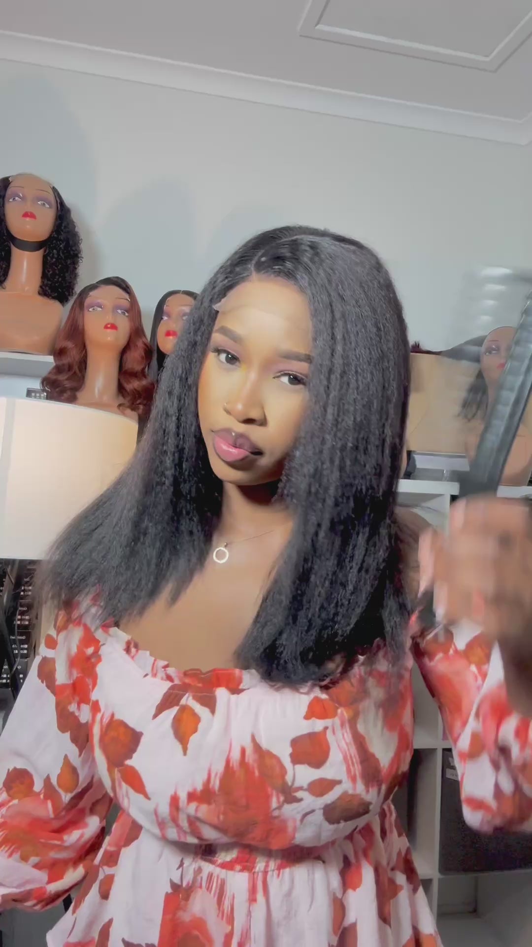 Skye – Kinky Layered Wig, 18"