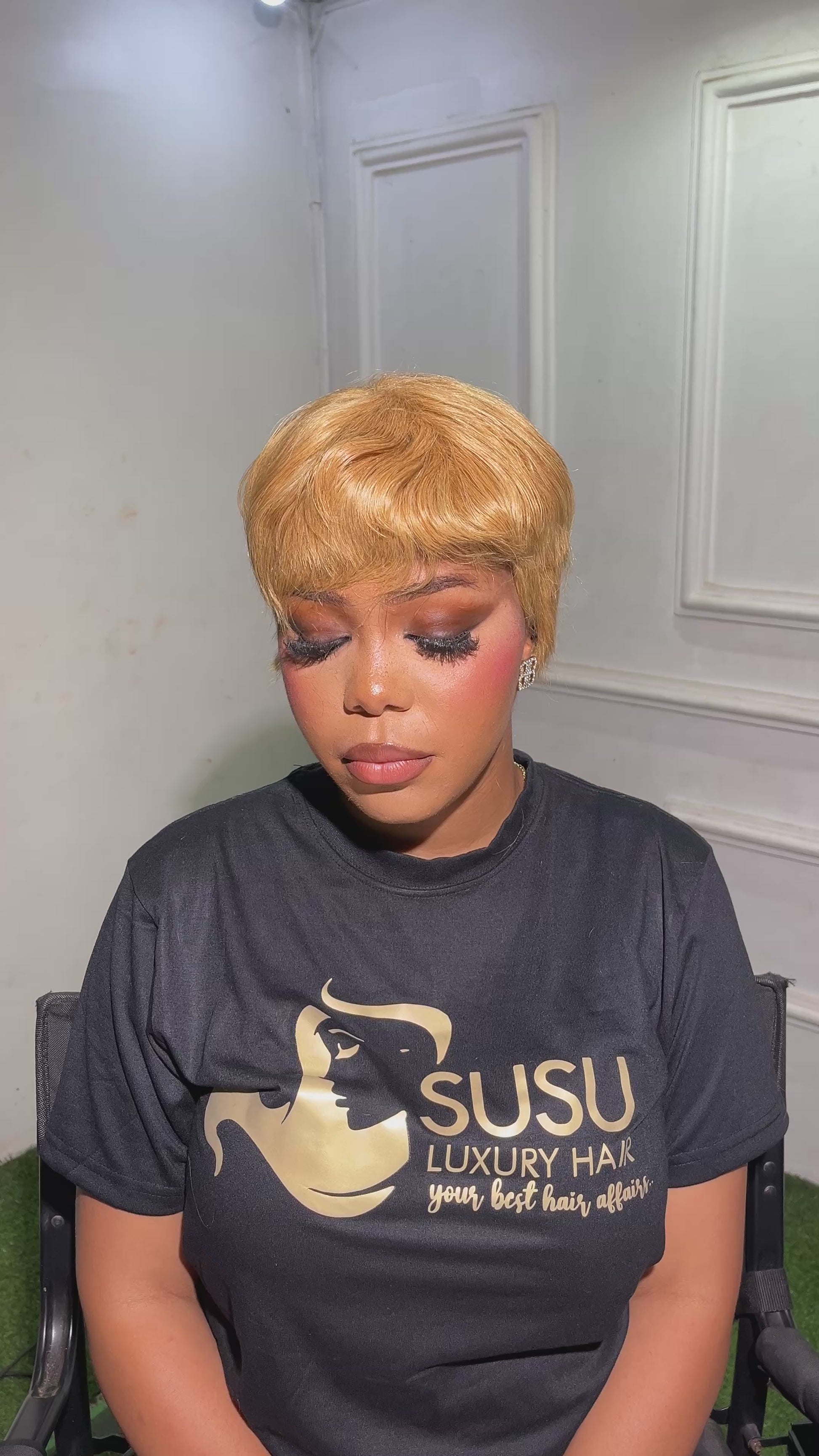Bella – Pixie Cut Wig, Gold